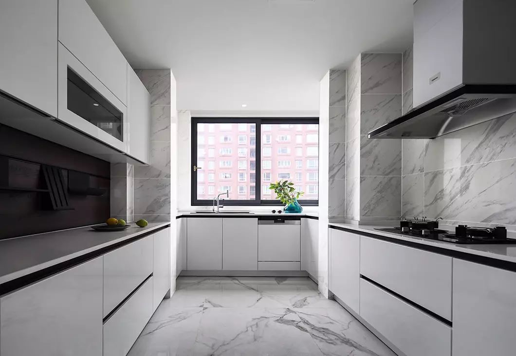 绿地国际金融城装修,现代简约黑白灰