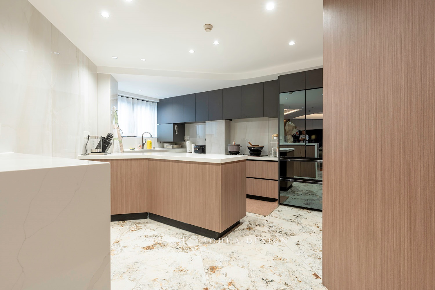 世纪江尚装修,意式极简风格